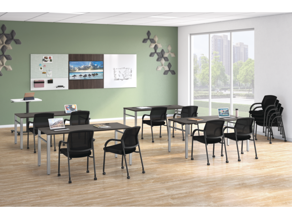 A training environment featuring Lota seating with Mod desks.