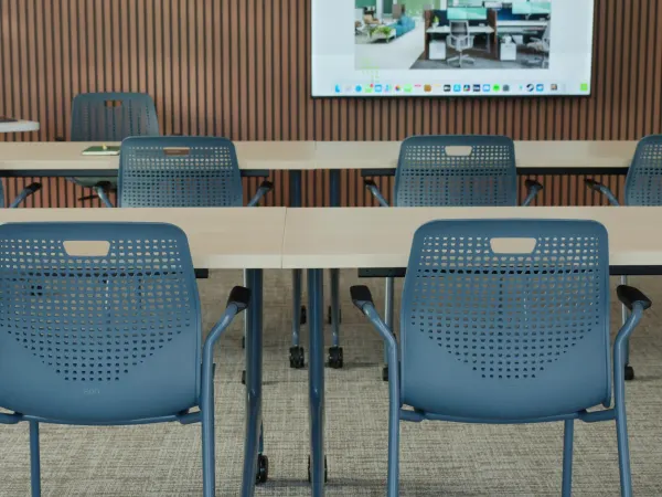 Blue Etch chairs in a training setting with Motivate tables.