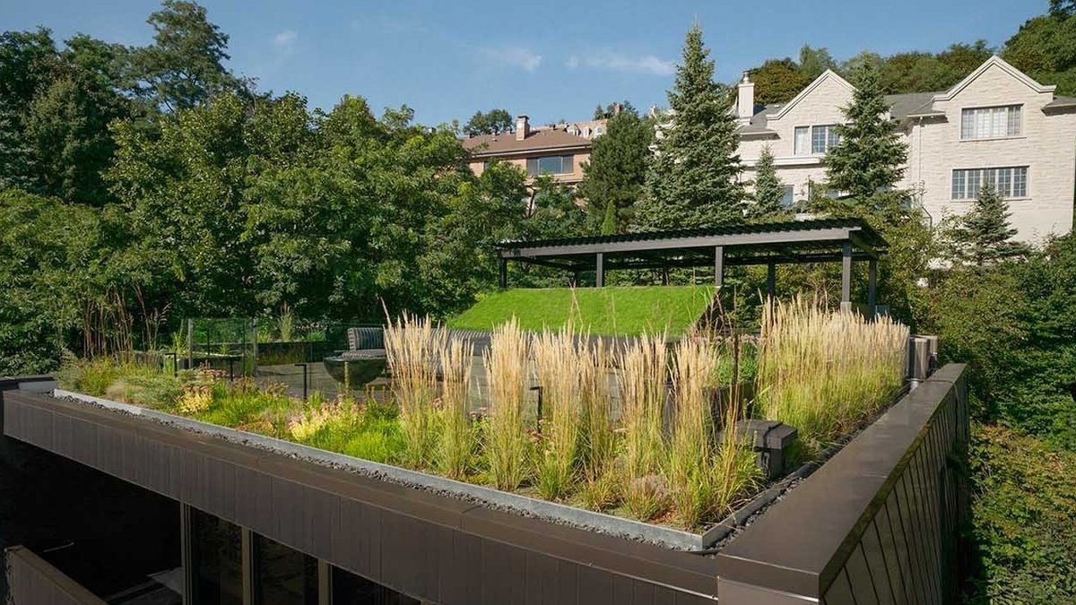 Designed for entertaining, this rooftop terrace keeps the focus on the city view while offering space to gather and unwind.