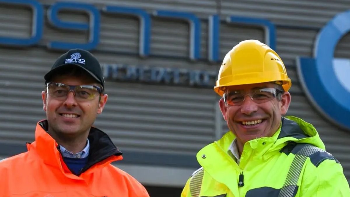Simone Tirelli and Andreas Jaeger at Cirrec's plant.