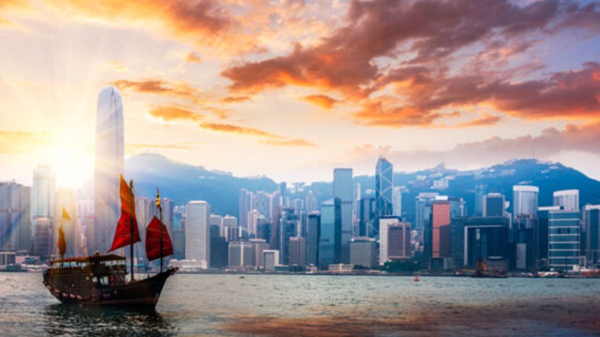 Hong Kong and Singapore compete for wealth hub Hong Kong and Singapore compete for wealth hub - wealth hubs