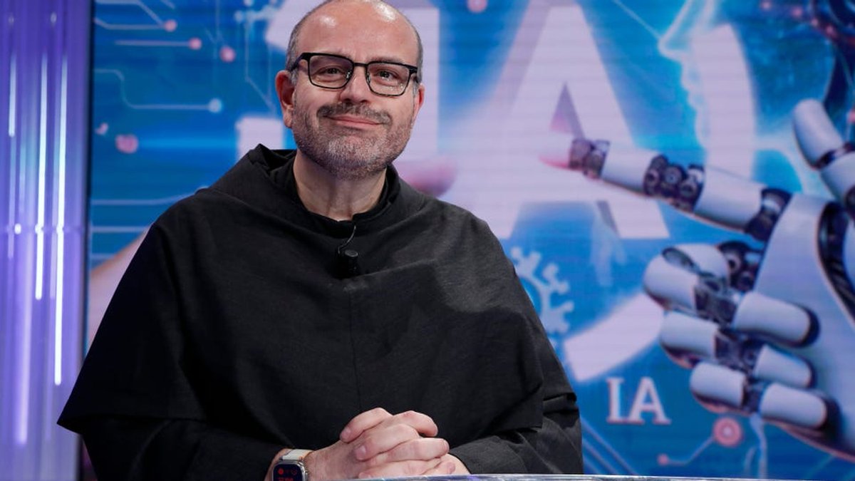 Papal advisor warns of AI harm to youths
