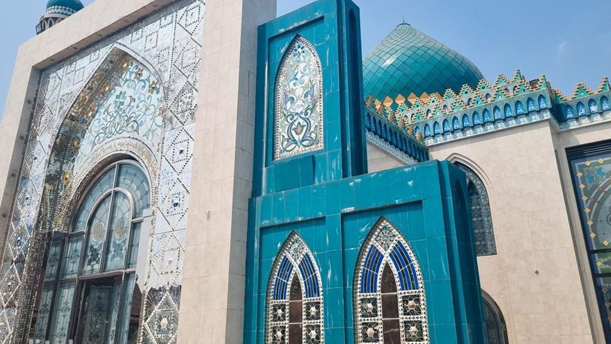 Masjid Kristal Khadija Tarik Pengunjung dengan Gaya Persia Masjid Kristal Khadija Tarik Pengunjung dengan Gaya Persia - masjid kristal