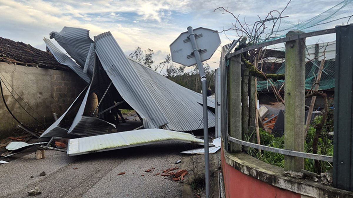 Debris from Windstorm Kristin, in the Portuguese city of Leiria.