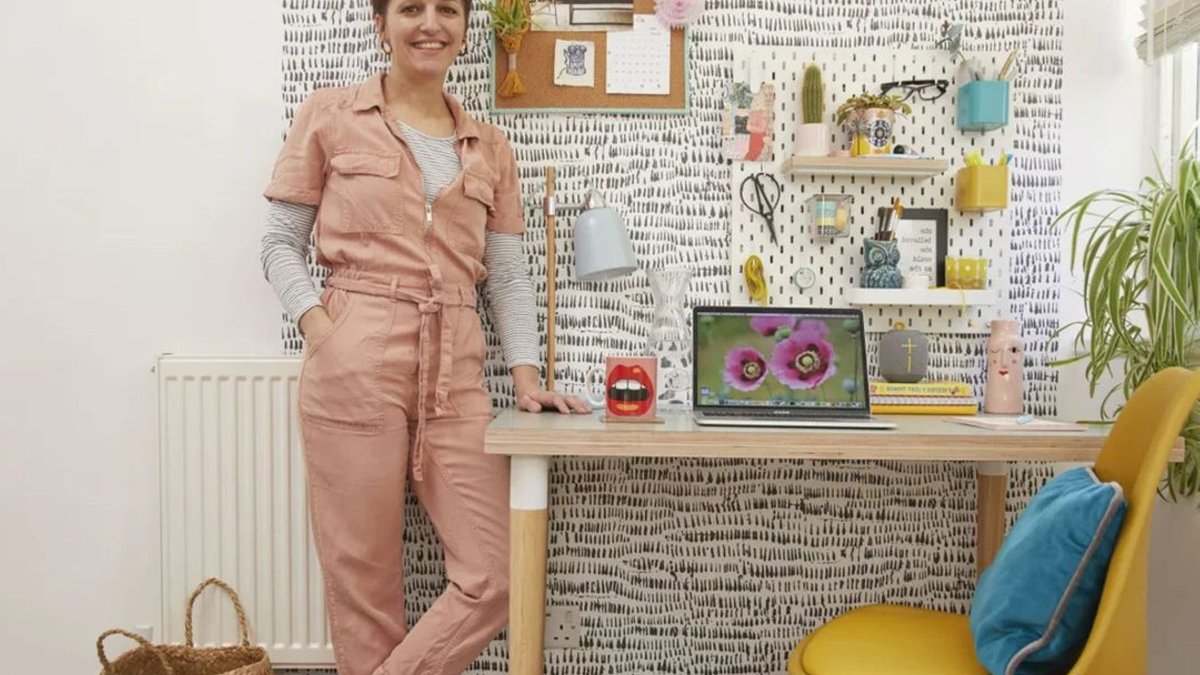 Woman converts bathroom into home office Woman converts bathroom into home office - home office