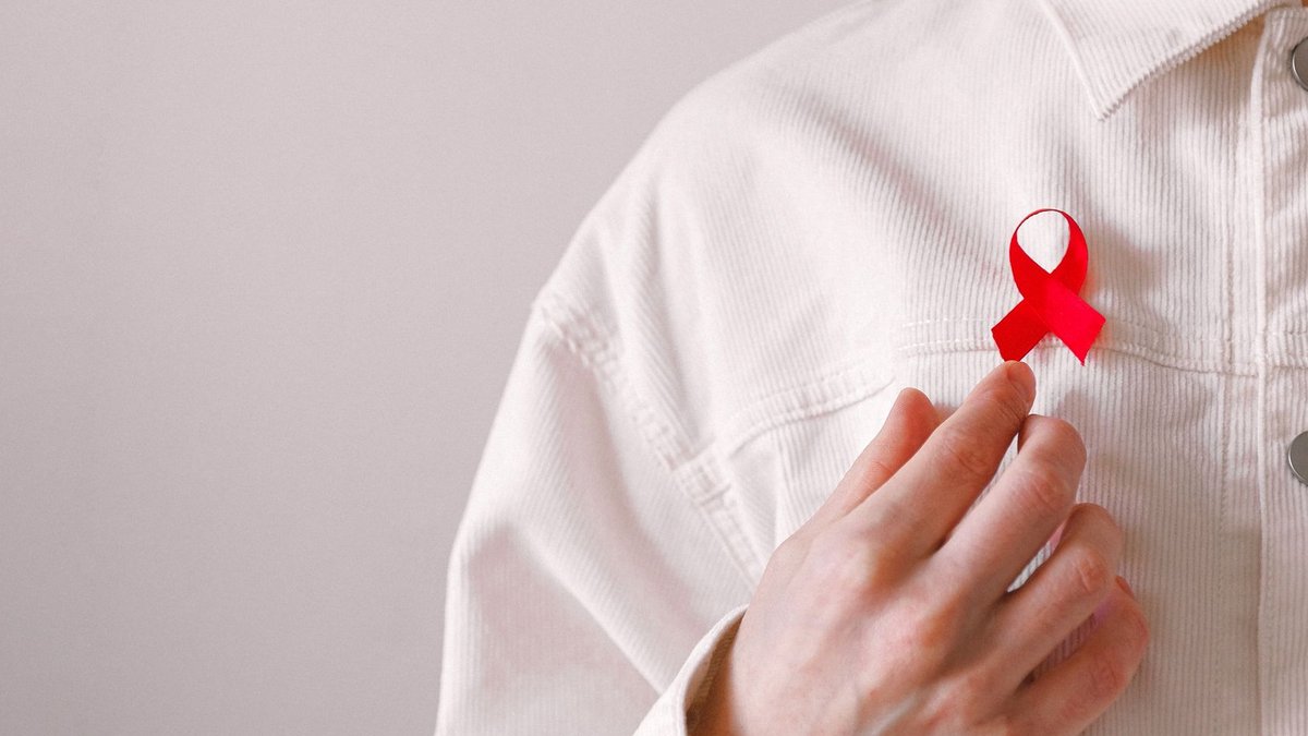 HIV Funding Cuts Force Closure of 1,714 Clinics Worldwide