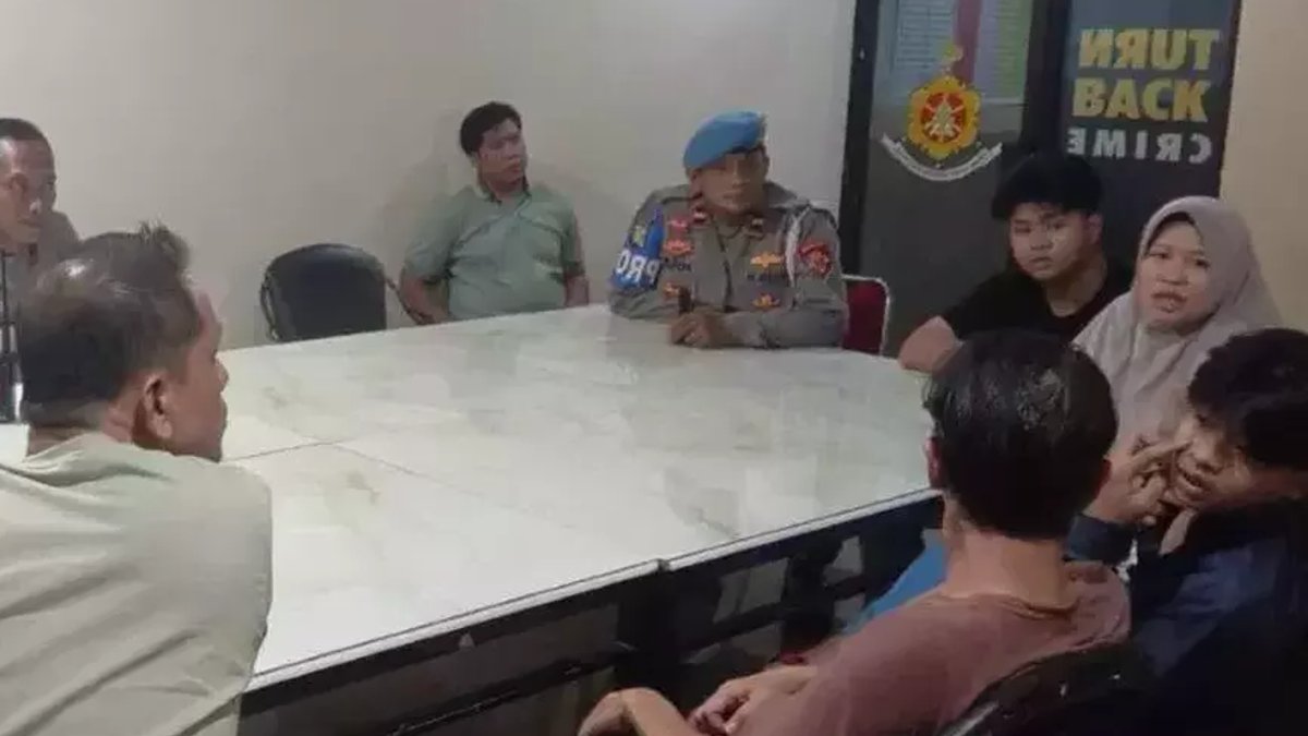 Keributan di Royal Cikunir Bekasi Dipicu Suara Knalpot Bising Keributan di Royal Cikunir Bekasi Dipicu Suara Knalpot Bising - keributan Royal Cikunir