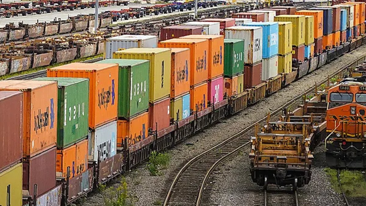 SMBs Face Web of Supply Chain Pressures Beyond Tariffs SMBs Face Web of Supply Chain Pressures Beyond Tariffs - supply chain pressures