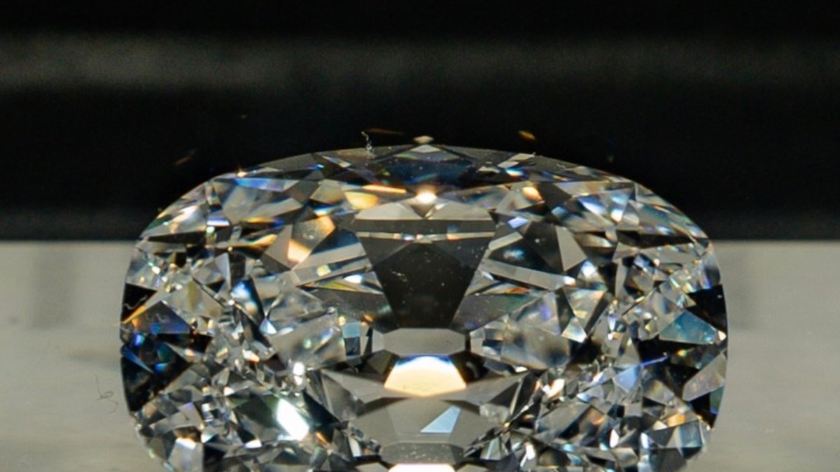 Botswana marks Diamond Jubilee, spotlighting diamond sector Botswana marks Diamond Jubilee, spotlighting diamond sector