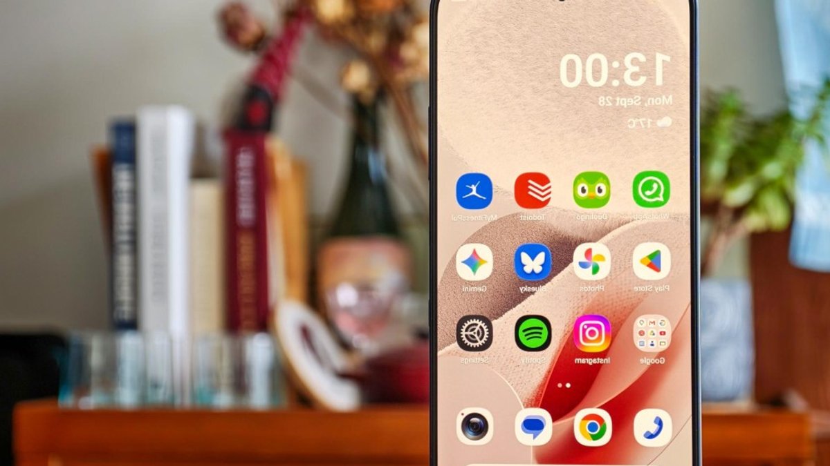 TCL phone impresses with matte OLED display - matte oled