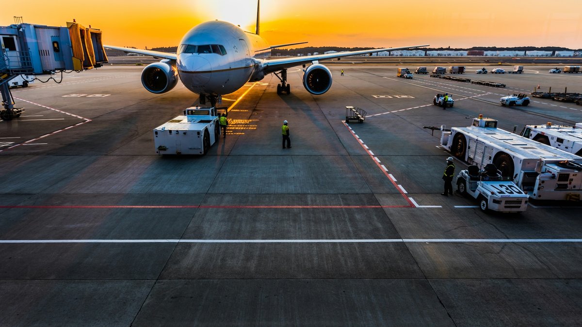 New DOT Rule Limits Airline Compensation for Delayed Flights - airline compensation