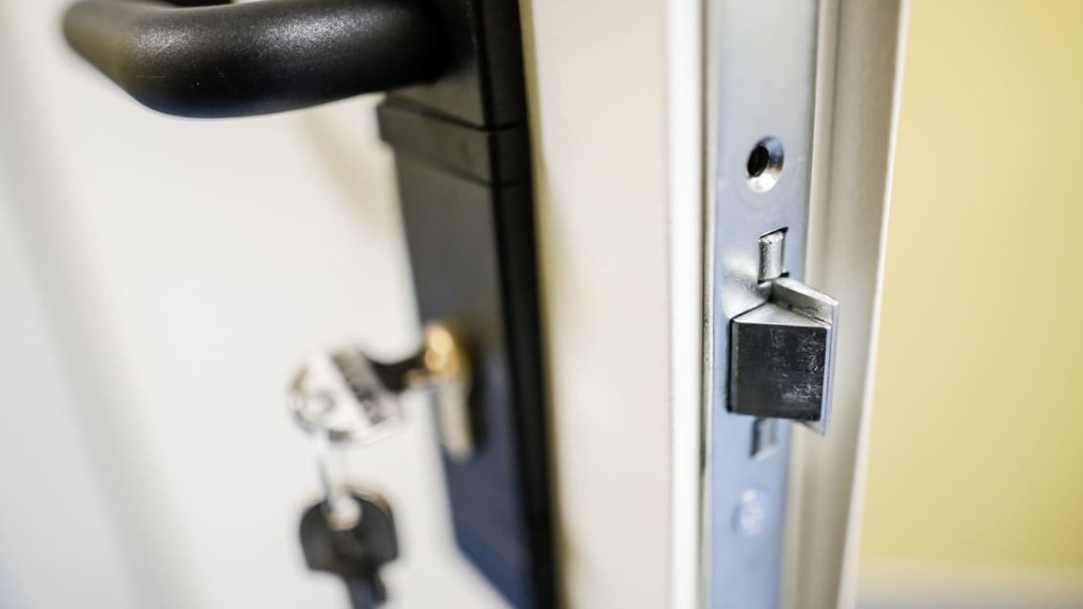 English Burglary Risks Shift to Daytime Opportunism Burglary Myths - metal door lock.