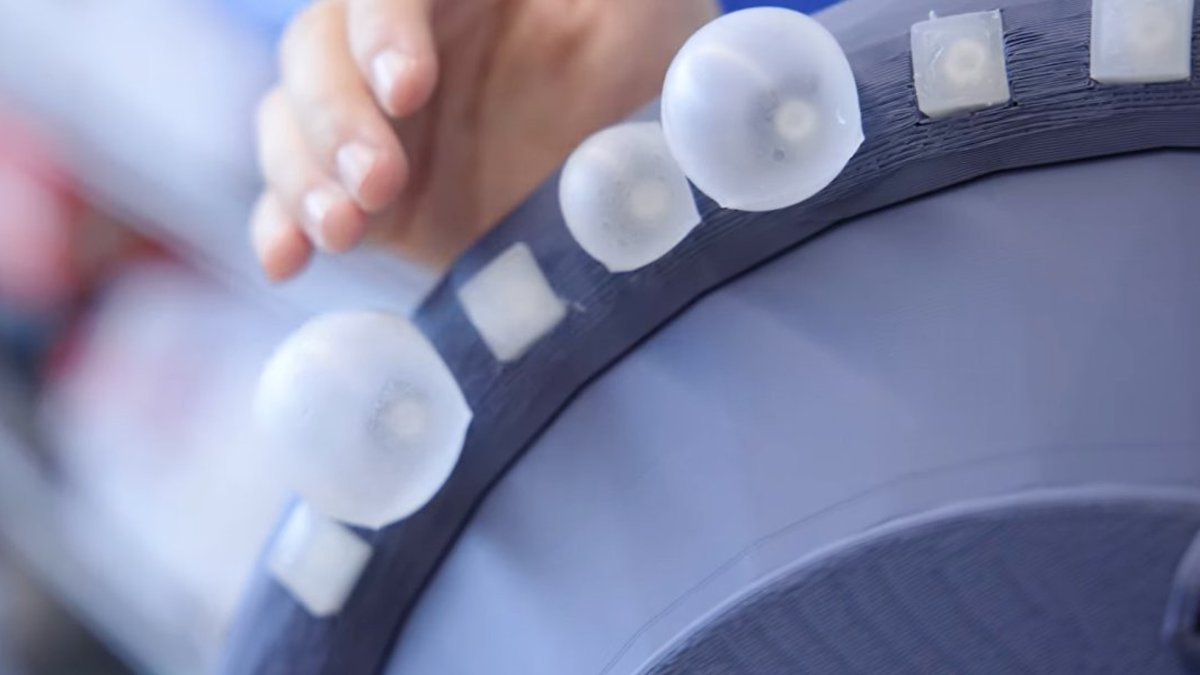 Inflatable Steering Wheel Lets Drivers Feel Autonomous Intentions - inflatable steering wheel