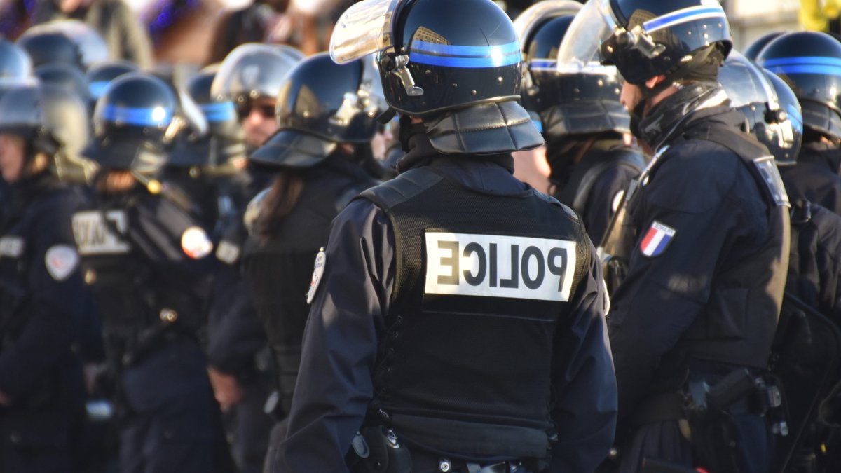 French High Schools Shut Amid Unprecedented Protest Violence French High Schools Shut Amid Unprecedented Protest Violence - protest violence