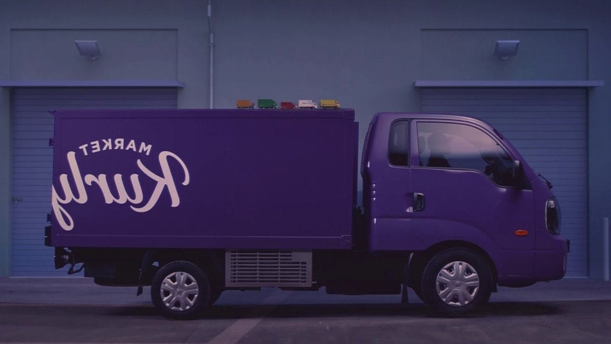 Kurly revives IPO plans with stronger profits and Naver support Kurly's delivery truck (Kurly).