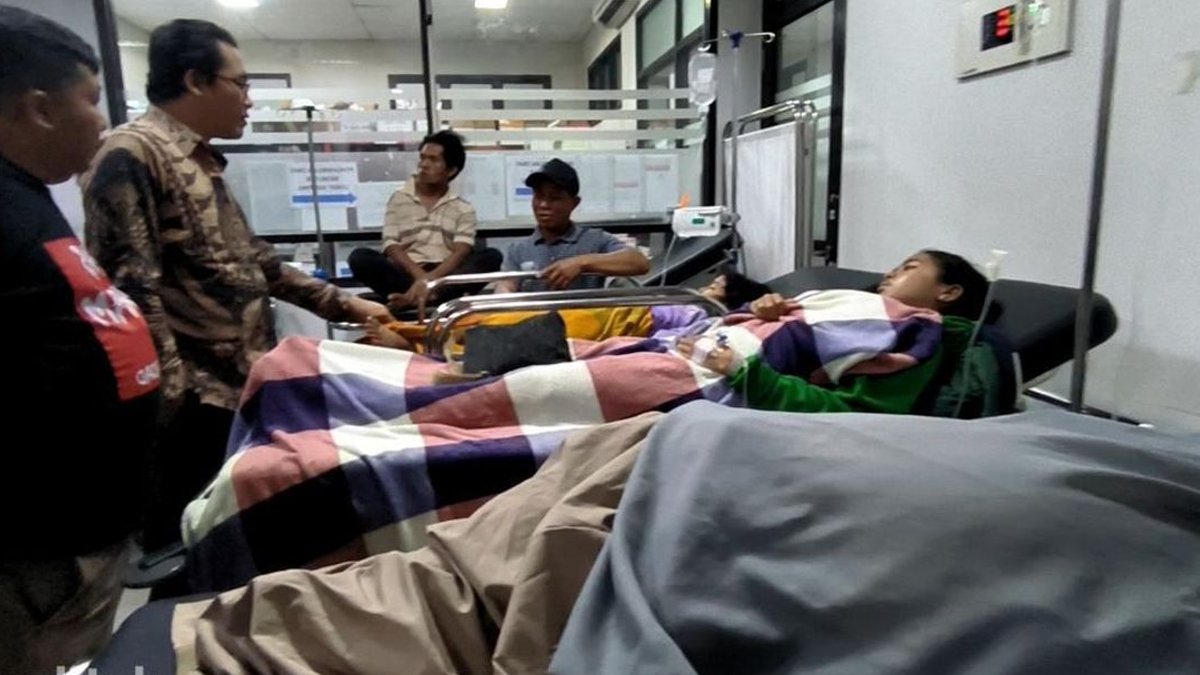 167 Orang Diduga Keracunan Es Buah di Magelang, 98 Dirawat - keracunan es buah
