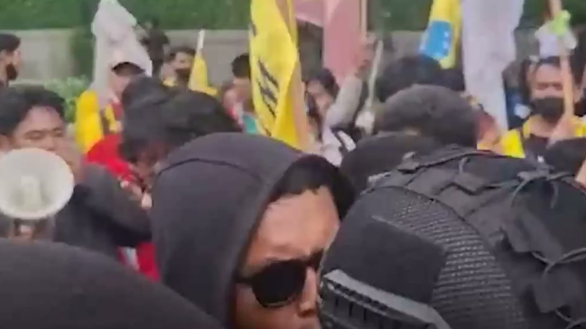 Polisi Perketat Tiga Stasiun dan Tiga Gerbang Tol Tangerang Jelang Demo Jakarta Polisi Perketat Tiga Stasiun dan Tiga Gerbang Tol Tangerang Jelang Demo Jakarta - pengamanan demo Jakarta