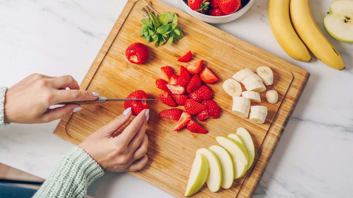 Walmart's Affordable Acacia Cutting Board Offers Eco-Friendly Versatility - acacia cutting board