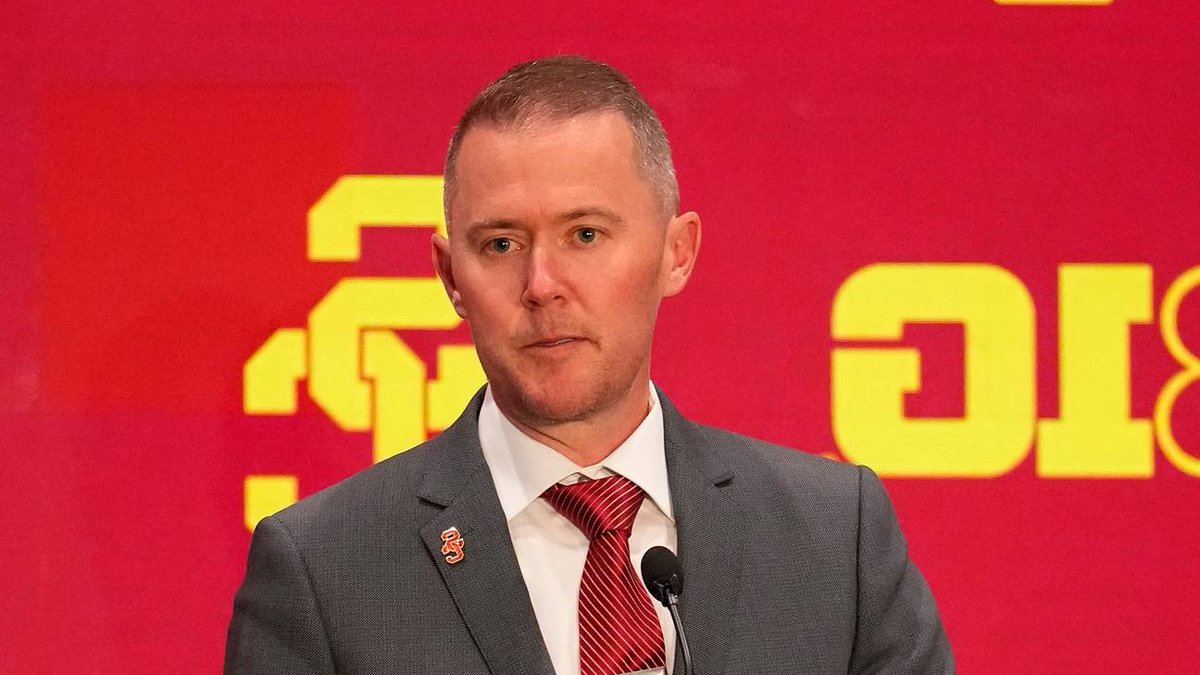 Lincoln Riley Named to Bear Bryant Award Watchlist - lincoln riley