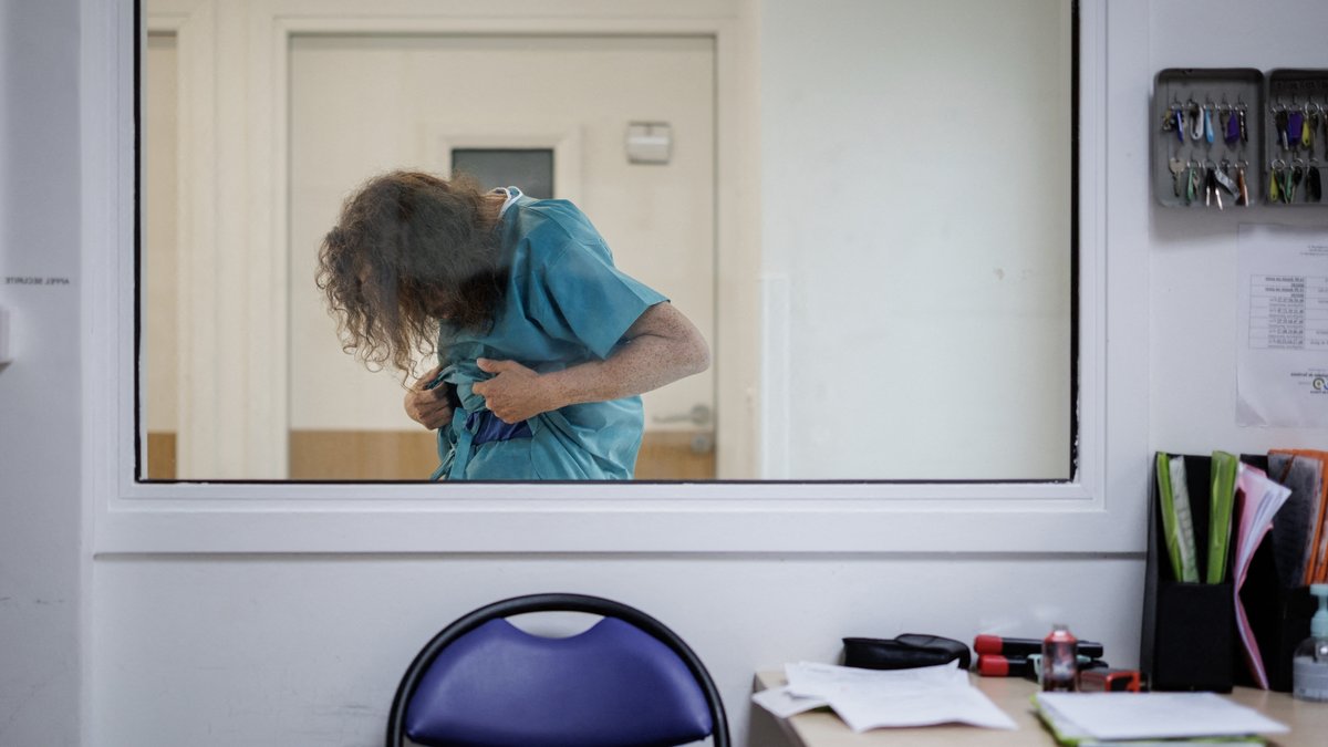 Psychiatric patients wait days in ERs Psychiatric patients wait days in ERs - psychiatric patients er