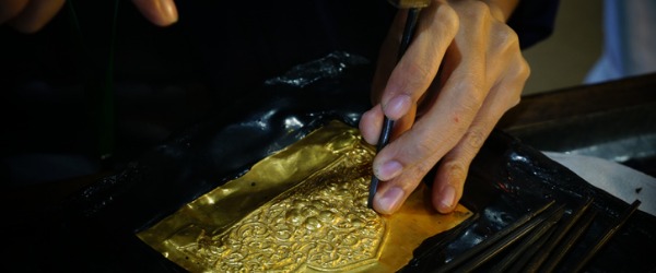 A precious metal worker deals with precious metals such as gold, silver and platinum, and objects made from those metals.