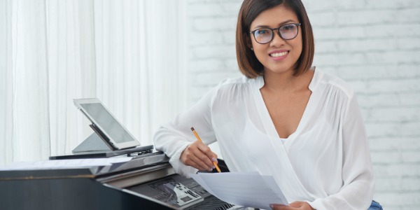 叮当作者是与广告代理商合作的人,以帮助他们出售产品或加强消费者心中的品牌名称。