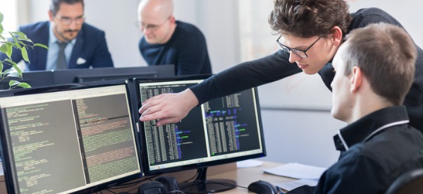what does an it manager do