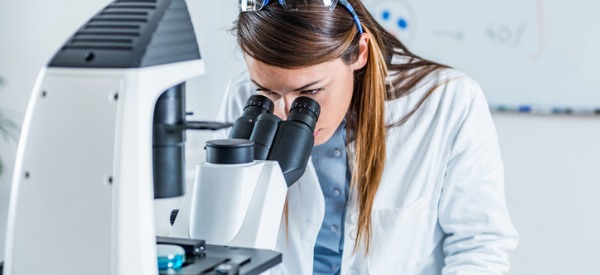 A histotechnologist works with human, animal or plant specimens to diagnosis disease and abnormalities. Their main function is to prepare tissue samples for analysis.