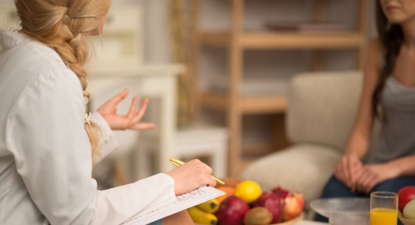 Dietetic technicians can promote healthy eating through counseling sessions, during which they may instruct patients, clients and their families how to choose and prepare healthy food.