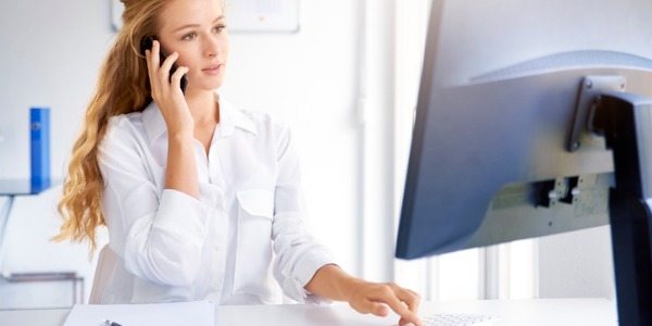 what does an administrative assistant do what do medical office assistants do