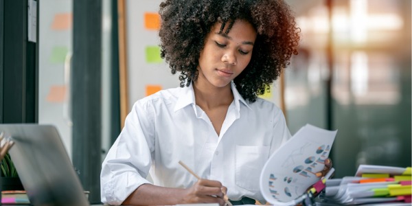 A money manager working at her desk.