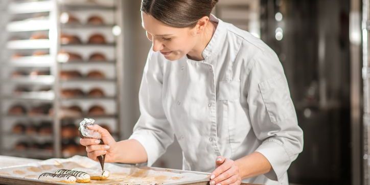 what-does-a-pastry-chef-de-partie-do-careerexplorer