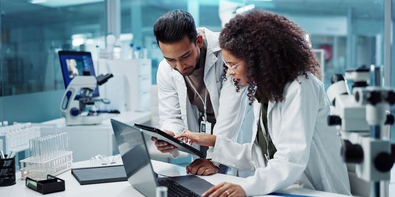 Two pharmacologists doing research in the laboratory.