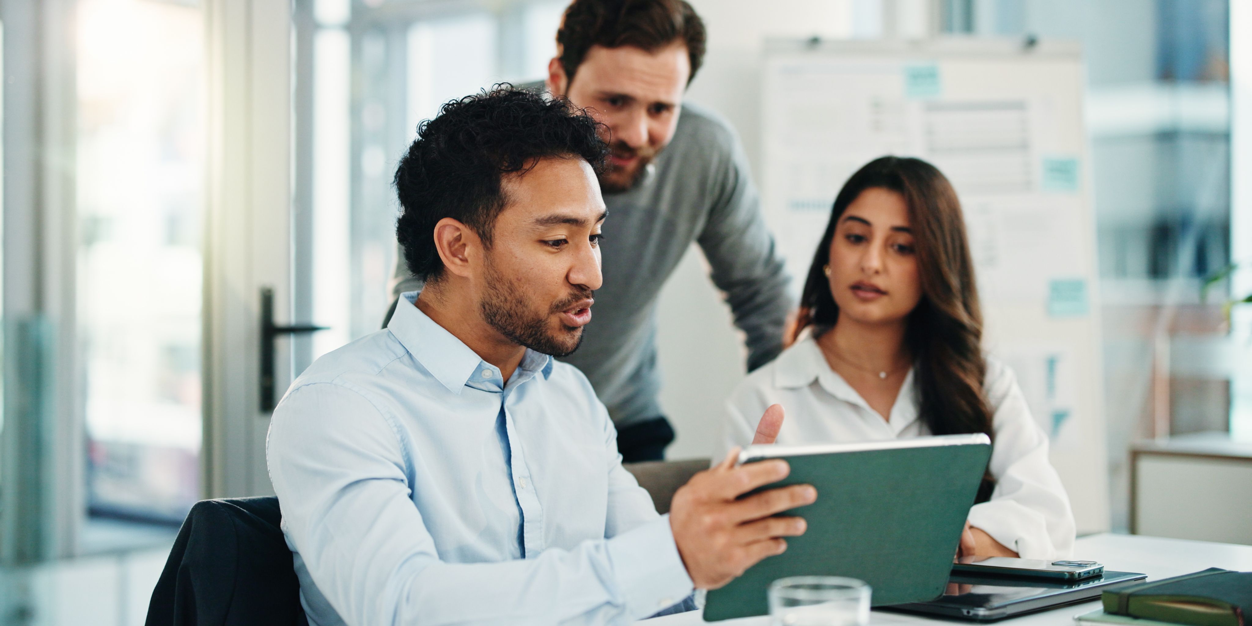 An AI project coordinator working with two colleagues who use artificial intelligence, helping coordinate tasks and keep the project running smoothly.