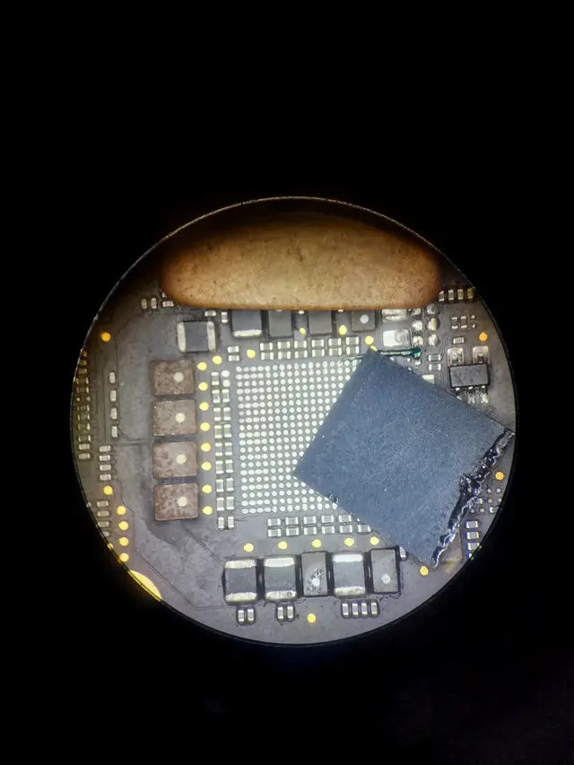 Pengerjaan presisi BGA pada logicboard MacBook