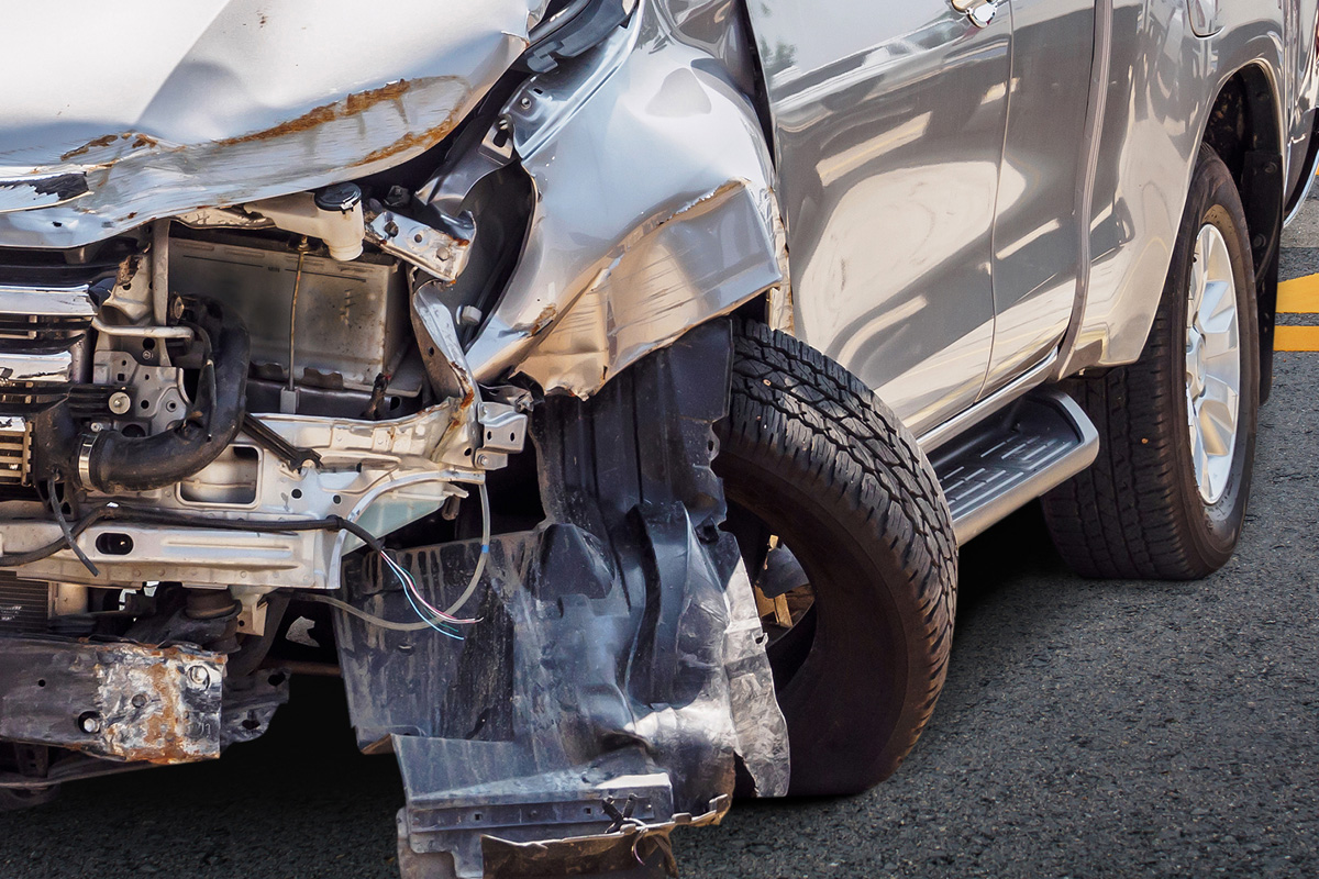 Erdmannhausen – Mercedes flüchtet nach Unfall mit verletzter Frau