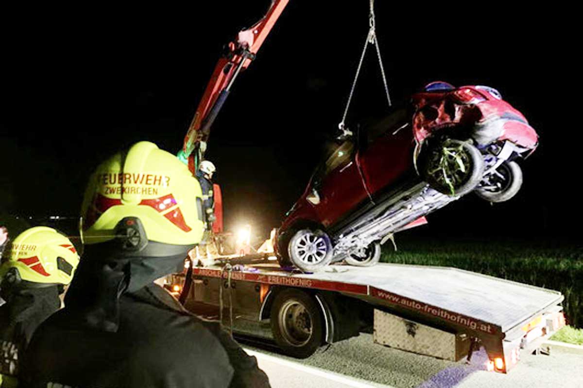  Sekundenschlaf in Liebenfels - PKW fuhr über steil abfallende Böschung