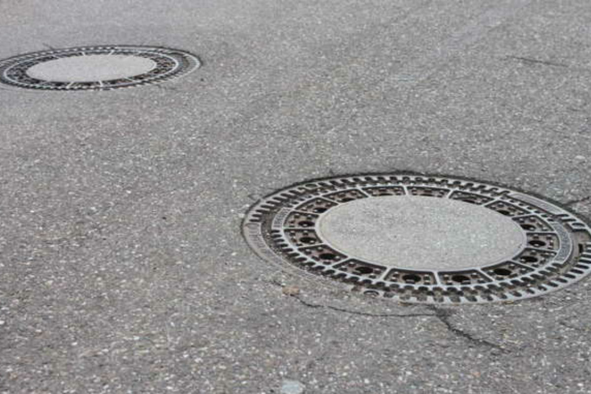 Limburgerhof - Hirnlose Aktion - Gullydeckel auf der Strasse entfernt