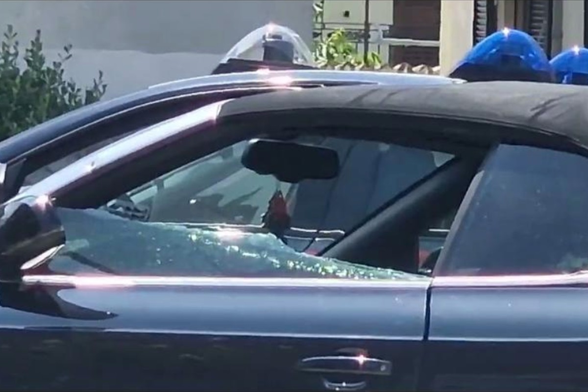 Avella IT - Mann schiesst aus fahrendem Auto auf Ex-Freundin