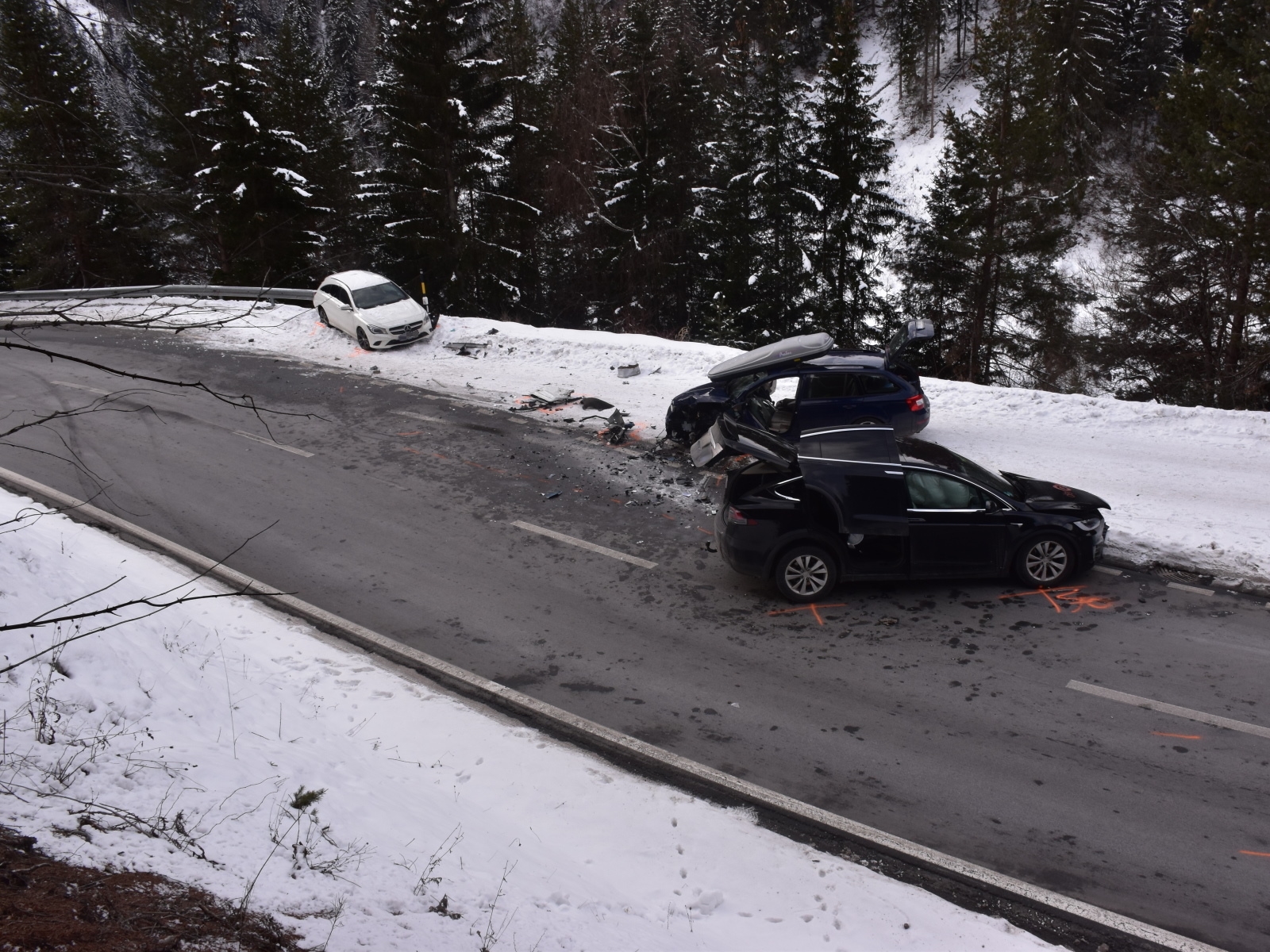 Scuol GR – Mit zwei Autos aus Gegenrichtung kollidiert