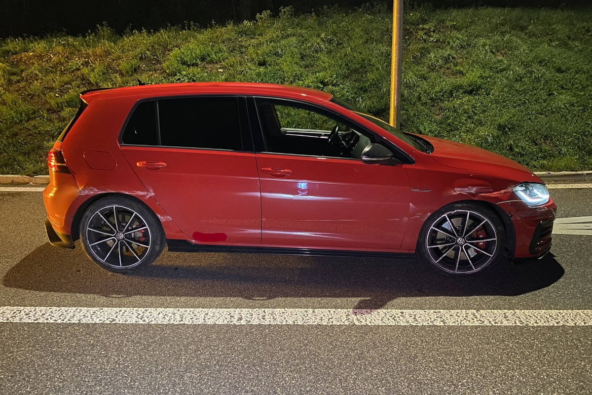 A4 Schaffhausen – Bei Ausweichmanöver mit Auto in Leitplanke gekracht