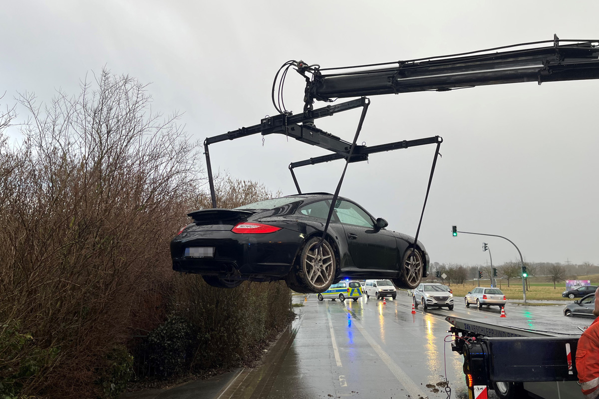 Erwitte – Porsche-Fahrer verursacht mehrere Unfälle bei Flucht