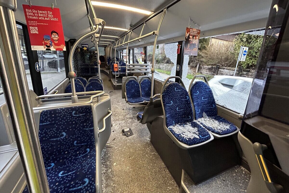 Aarburg AG – Streifkollision zwischen Linienbus und Lastwagen