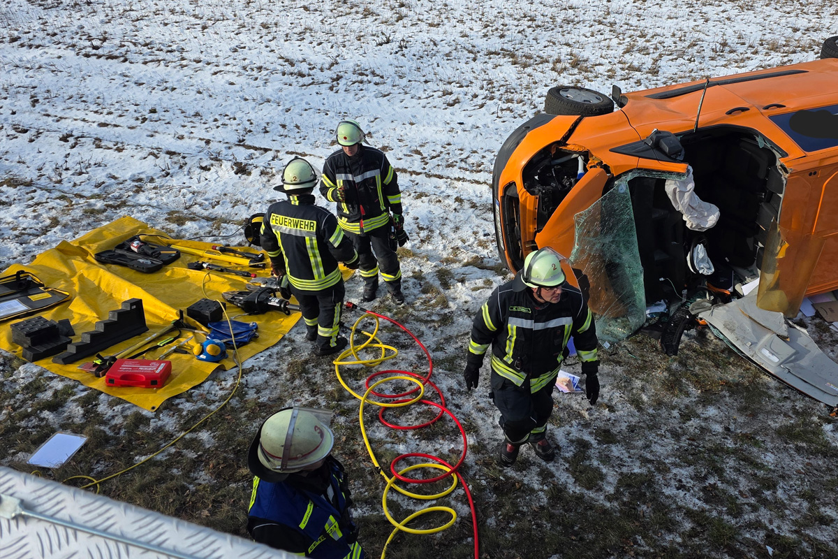 Celle – Ein schwerverletzter Fahrer nach frontaler Kollision