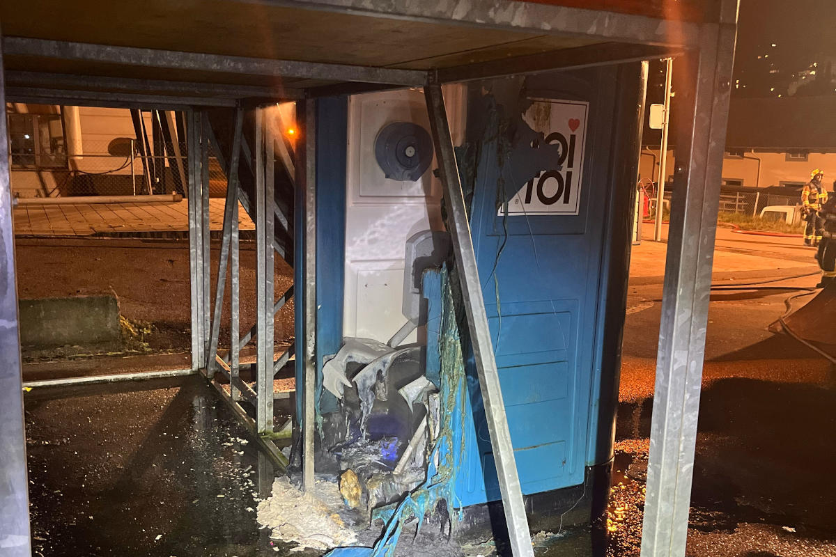 Oberuzwil SG – Mobile Toilette in Brand gesteckt