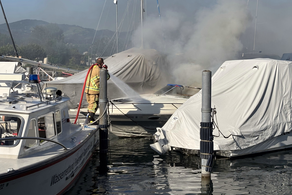 Raperswil-Jona SG – Motorboot gerät in Brand