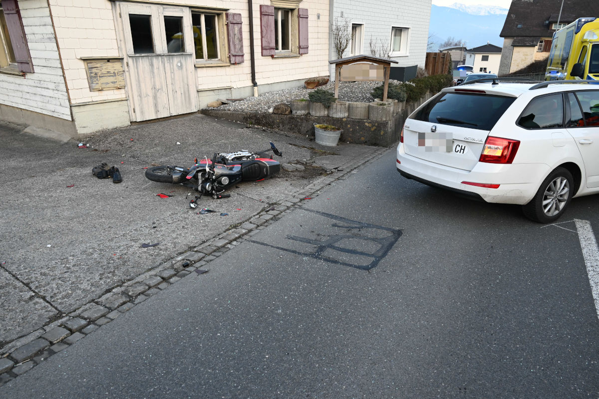 Eichberg SG – Motorradfahrer nach Kollision mit Auto verletzt