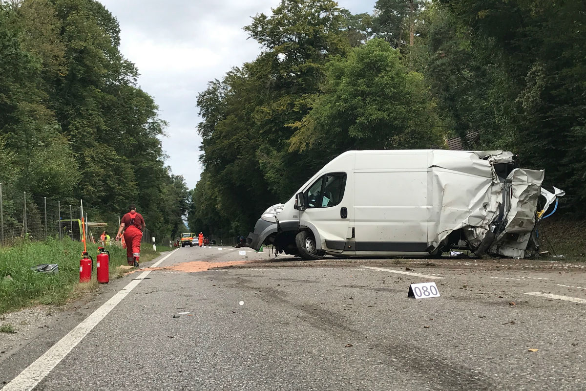 Bülach ZH - Horrorunfall nach Überholmanöver im Hardwald!