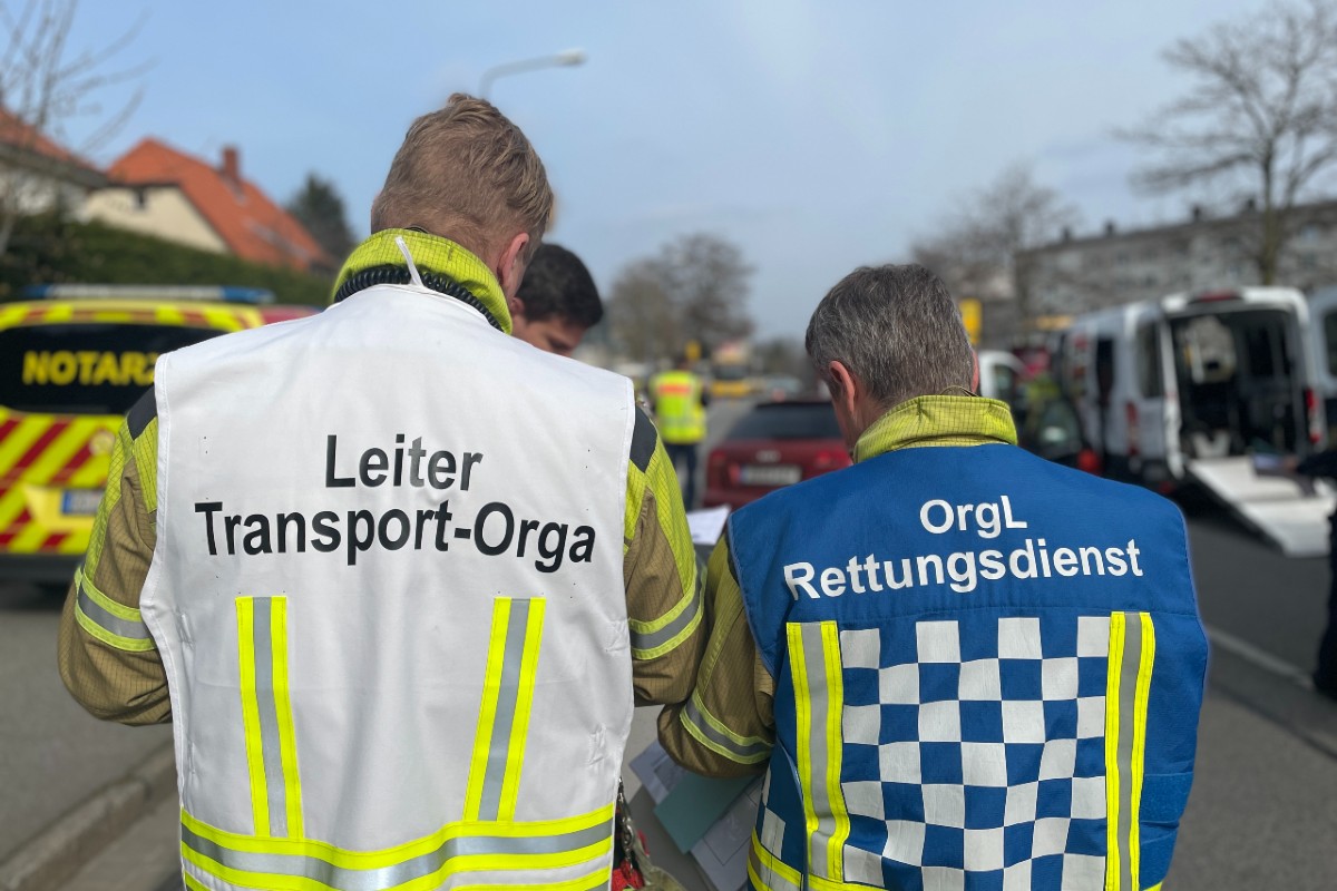 Dresden - Verkehrsunfall mit zehn Verletzten