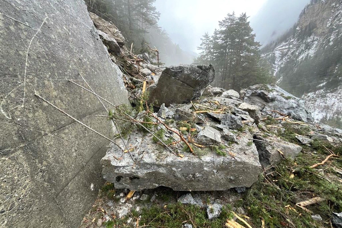 Sperrung der Engadinerstrasse - Felssturz zwischen Martina und Landesgrenze